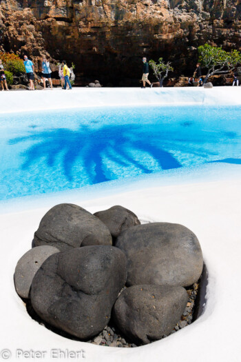 Steine, Pool und Schatten  Haría Canarias Spanien by Peter Ehlert in LanzaroteJameos