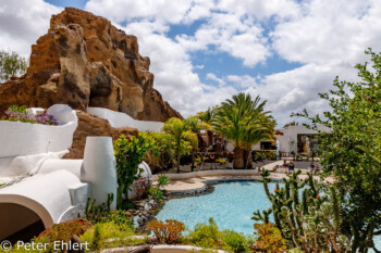 Blick von Sitzbereich auf Pool  Nazaret Canarias Spanien by Peter Ehlert in LanzaroteLagomar