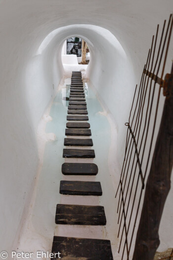 Durchgang über Wasser zu Innenhof  Nazaret Canarias Spanien by Peter Ehlert in LanzaroteLagomar