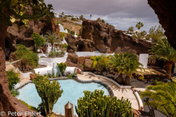 Blick auf Pool von Cafeteria  Nazaret Canarias Spanien by Peter Ehlert in LanzaroteLagomar