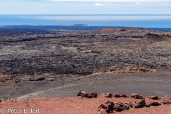 Lavafeld mit Küstenstreifen  Tinajo Canarias Spanien by Peter Ehlert in LanzaroteNPTimanfaya