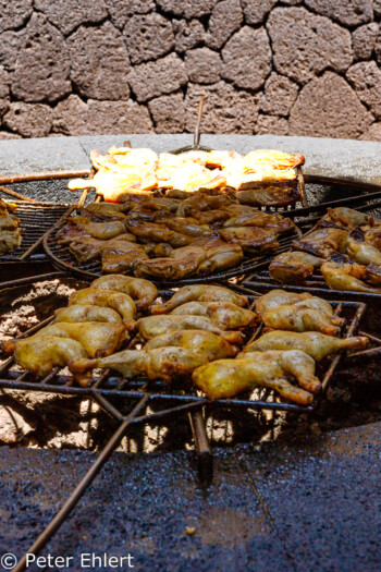Hühnchen auf den Grill  Tinajo Canarias Spanien by Peter Ehlert in LanzaroteNPTimanfaya