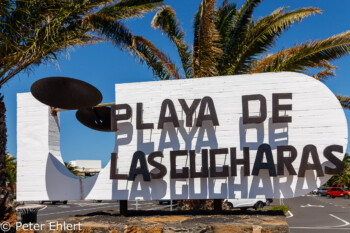 Schild mit Windspiel  Costa Teguise Canarias Spanien by Peter Ehlert in LanzarotePlayaCucharas