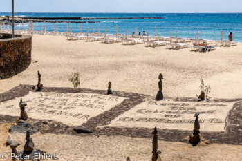 Strandkunst  Costa Teguise Canarias Spanien by Peter Ehlert in LanzarotePlayaCucharas