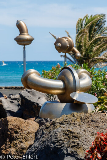 Kunst aus Edelstahl am Strand  Costa Teguise Canarias Spanien by Peter Ehlert in LanzarotePlayaCucharas