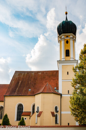 Kirche mit Glockenturm  Schmiechen Bayern Deutschland by Peter Ehlert in Streuselkuchen
