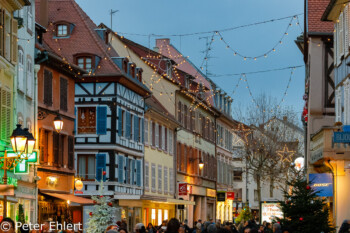 Fachwerkhäuser und Lichter  Colmar Département Haut-Rhin Frankreich by Peter Ehlert in Elsass-Winter