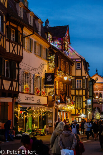 Hausdekoration  Colmar Département Haut-Rhin Frankreich by Peter Ehlert in Elsass-Winter