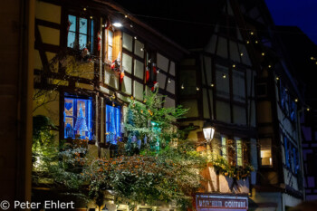 Hausdekoration  Colmar Département Haut-Rhin Frankreich by Peter Ehlert in Elsass-Winter