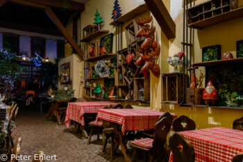 Dekoration vor Brasserie  Colmar Département Haut-Rhin Frankreich by Peter Ehlert in Elsass-Winter