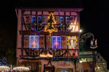 Hausdekoration  Colmar Département Haut-Rhin Frankreich by Peter Ehlert in Elsass-Winter