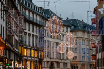 Weihnachtsbeleuchtung  Straßburg Département Bas-Rhin Frankreich by Peter Ehlert in Elsass-Winter