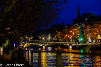 Ufer der Ill mit Lichtern  Straßburg Département Bas-Rhin Frankreich by Peter Ehlert in Elsass-Winter