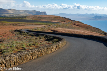 Strasse in Richtung Famara  Haría Canarias Spanien by Peter Ehlert in LanzaroteMirador