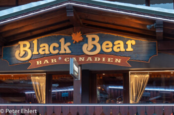 Black Bear Schild  Les Gets Département Haute-Savoie Frankreich by Peter Ehlert in Ski_LesGets