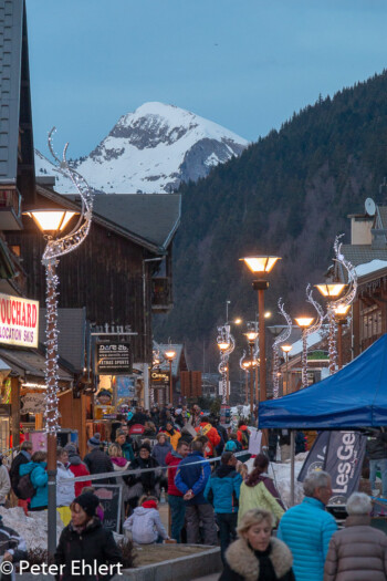 Streetlife  Les Gets Département Haute-Savoie Frankreich by Peter Ehlert in Ski_LesGets