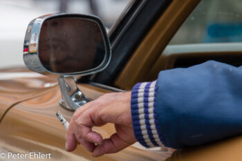 Smoking Hand im Buick  Aichach Bayern Deutschland by Peter Ehlert in aic_oldtimer