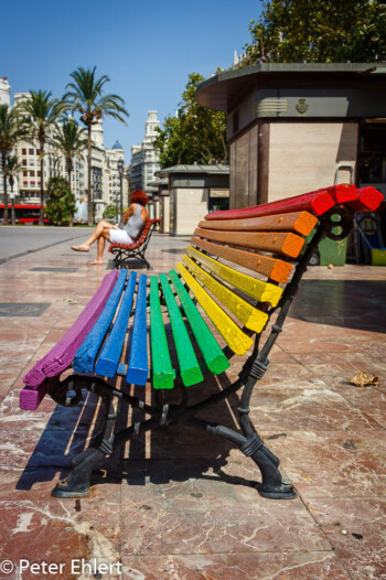 Regenbogen Sitzbank  Valencia Provinz Valencia Spanien by Lara Ehlert in Valencia_Rathaus_Hauptpost
