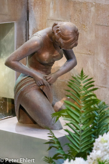 Bronzefigur im Wasser  Valencia Provinz Valencia Spanien by Lara Ehlert in Valencia_Eixample_Colon