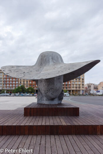 The Pamela Hat - Manolo Valdés  Valencia Provinz Valencia Spanien by Lara Ehlert in Valencia_Hafen_Sturm
