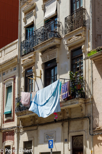 Hausfront mit Wäsche  Valencia Provinz Valencia Spanien by Peter Ehlert in Valencia_Cabanyal