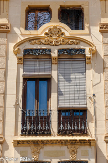 Balkon mit Sonnenschutz  Valencia Provinz Valencia Spanien by Peter Ehlert in Valencia_Cabanyal