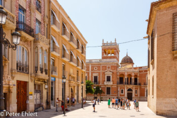 Gasse mit Kathedrale  Valencia Provinz Valencia Spanien by Lara Ehlert in Valencia_Kathedrale