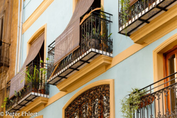 Balkone mit Sonnenschutz  Valencia Provinz Valencia Spanien by Peter Ehlert in Valencia_Stadtrundgang