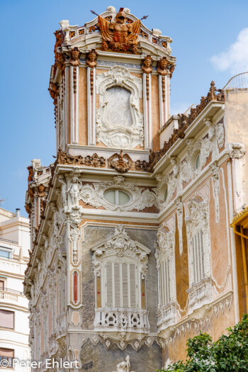 Verzierte Fassade  Valencia Provinz Valencia Spanien by Peter Ehlert in Valencia_Stadtrundgang