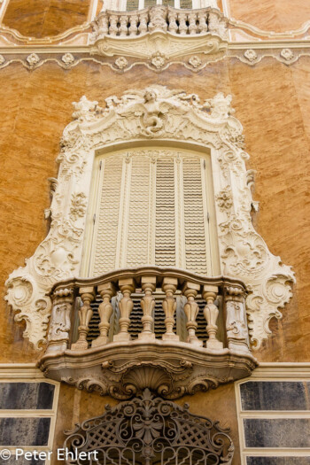 Fassadenverzierung mit Balkon  Valencia Provinz Valencia Spanien by Lara Ehlert in Valencia_Stadtrundgang