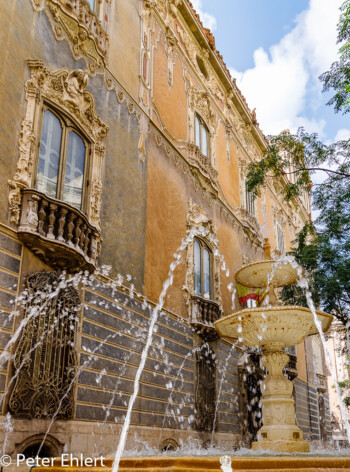 Springbrunnen vor Museum  Valencia Provinz Valencia Spanien by Peter Ehlert in Valencia_Stadtrundgang