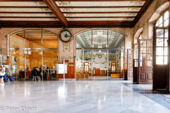 Wartehalle  Valencia Provinz Valencia Spanien by Peter Ehlert in Valencia_Nordbahnhof