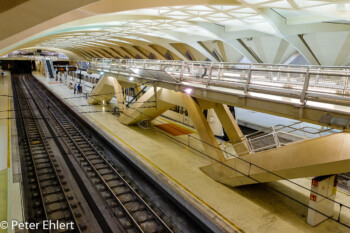 Gleis und Bahnsteig  Valencia Provinz Valencia Spanien by Peter Ehlert in Valencia_Alameda