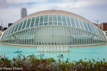 Hemisferic und Superficies de Agua  Valencia Provinz Valencia Spanien by Peter Ehlert in Valencia_Arts i Ciences