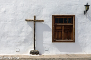 Kreuz mit Fenstern  Teguise Kanarische Inseln Spanien by Peter Ehlert in LanzaroteTeguise