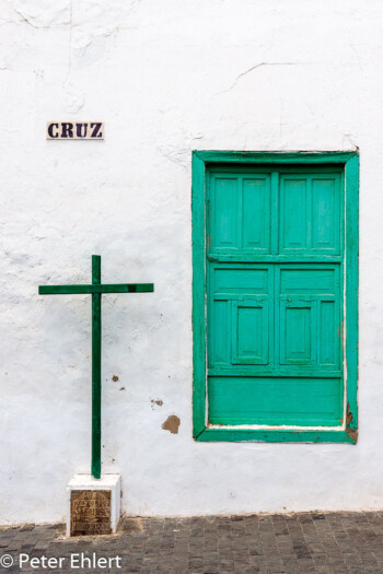 Cruz mit Tür  Teguise Kanarische Inseln Spanien by Peter Ehlert in LanzaroteTeguise