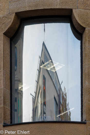 Spiegelung Hausecke im gebogenen Fenster  Köln Nordrhein-Westfalen Deutschland by Peter Ehlert in Köln_Stadtrundgang