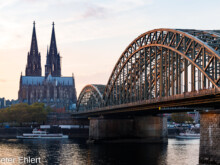 Hohenzollern Brücke mit Dom  Köln Nordrhein-Westfalen Deutschland by Peter Ehlert in Köln_Stadtrundgang