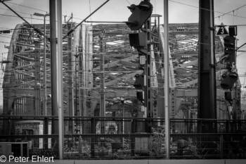 Hohenzollen Brücke  Köln Nordrhein-Westfalen Deutschland by Peter Ehlert in Köln_Bahnhof