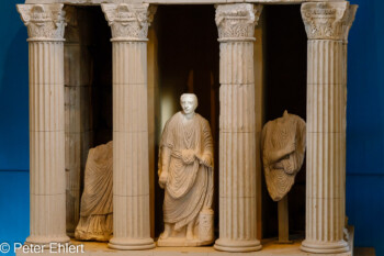 Grabmonument des Poblicus (40 n. Chr.)  Köln Nordrhein-Westfalen Deutschland by Peter Ehlert in Köln_RöGer_Museum