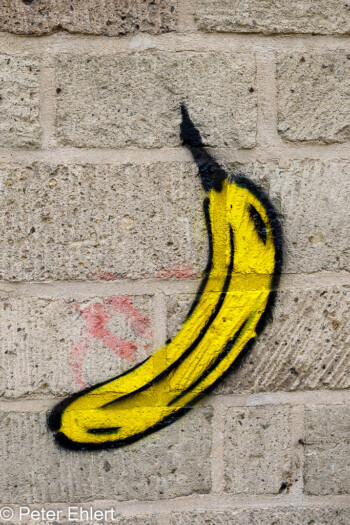 Banane an Artothekhaus  Köln Nordrhein-Westfalen Deutschland by Peter Ehlert in Köln_Stadtrundgang