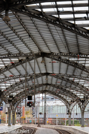 Dachkonstruktion  Köln Nordrhein-Westfalen Deutschland by Peter Ehlert in Köln_Bahnhof