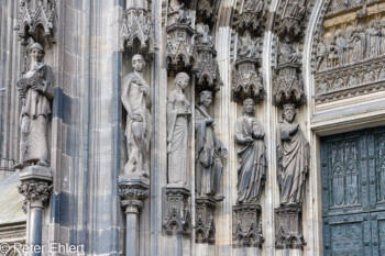 Figuren am Eingang  Köln Nordrhein-Westfalen Deutschland by Peter Ehlert in Köln_Dom