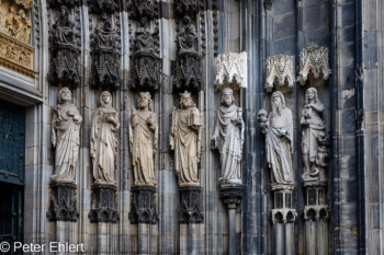 Figuren am Eingang  Köln Nordrhein-Westfalen Deutschland by Peter Ehlert in Köln_Dom