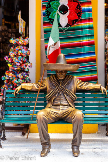 Pancho Villa Statue auf Parkbank  Playa del Carmen Quintana Roo Mexiko by Peter Ehlert in Stadtrundgang Quinta Avenida