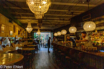 Bar mit Blick in den Garten  Bordeaux Département Gironde Frankreich by Peter Ehlert in Stadtrundgang Bordeaux