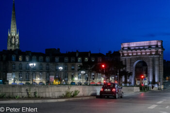 Porte de Bourgogne und Turm der Basilika Saint-Michel  Bordeaux Département Gironde Frankreich by Peter Ehlert in Stadtrundgang Bordeaux