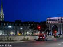 Porte de Bourgogne und Turm der Basilika Saint-Michel  Bordeaux Département Gironde Frankreich by Peter Ehlert in Stadtrundgang Bordeaux