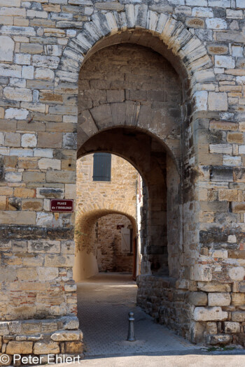 Durchgang unter dem Uhrenturm  Brignon Gard Frankreich by Peter Ehlert in Brignon