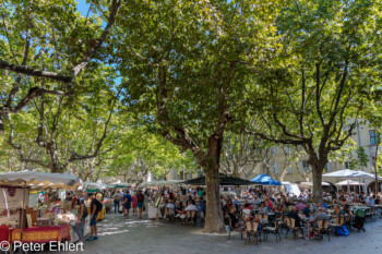 Marktplatz  Uzès Gard Frankreich by Peter Ehlert in Uzès